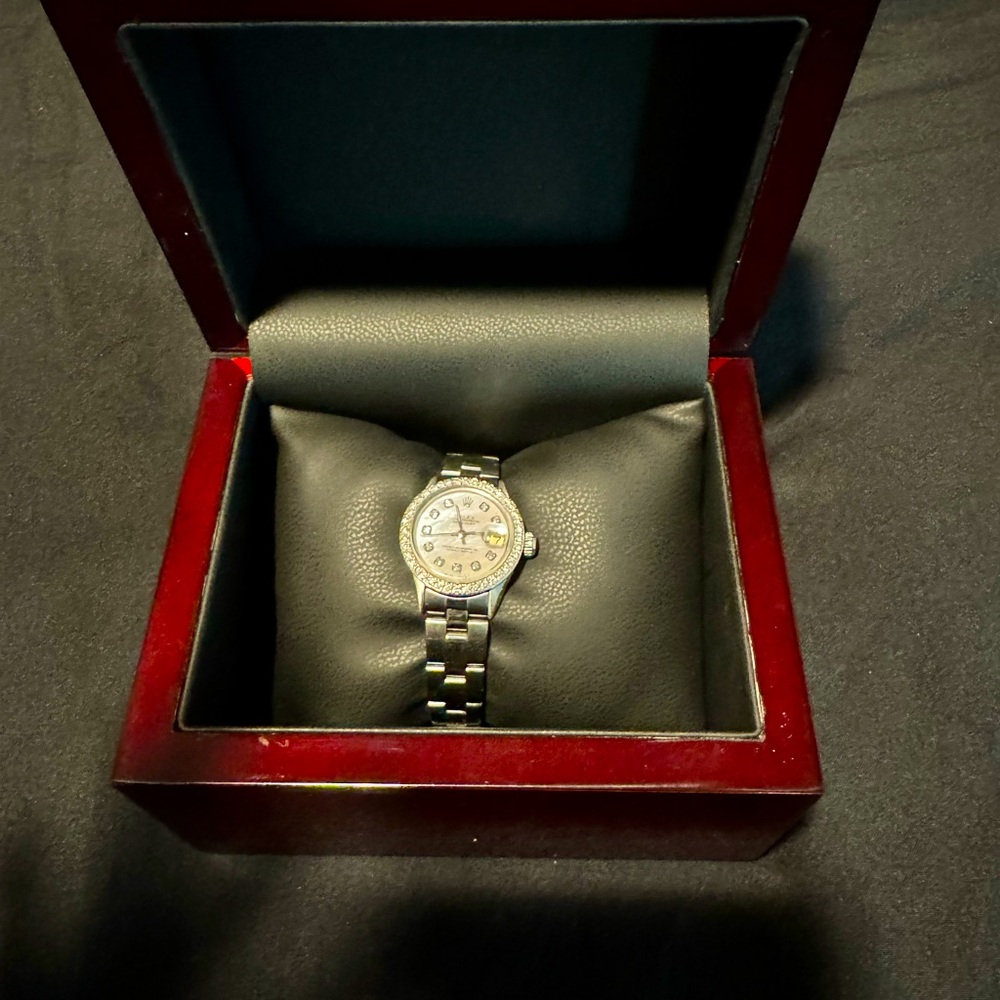 rolex 26mm oyster perpetual datejust pearl white.